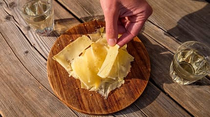 In der Augstbordkäserei in Turt- mann gibt es wunderbare Spezialitäten zu kaufen