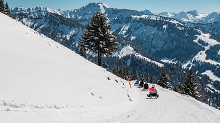Bregenzerwald Vorarlberg Österreich Wandern Urlaub Berge Naturrodelbahn Schnee Schlitten fahren Winter Bezau Baumgarten Bregenzerwald Vorarlberg Österreich Wandern Urlaub Berge Naturrodelbahn Schnee Schlitten fahren Winter Bezau Baumgarten
