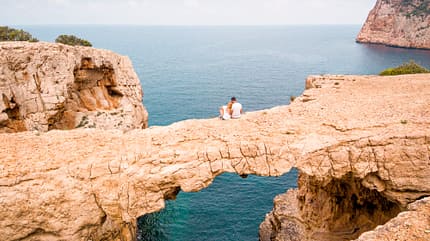 Ibiza Natursteinbogen Balearische Inseln Balearen Spanien Urlaub Strand Küste Meer Wandern Ibiza Natursteinbogen Balearische Inseln Balearen Spanien Urlaub Strand Küste Meer Wandern