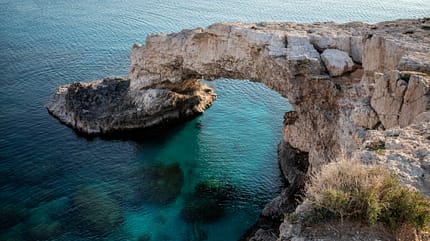 Republik Zypern Griechenland griechisch Meer Strand Küste Urlaub Sommer Sonne Felsenbrücke Liebesbrücke am Cape Greco Republik Zypern Griechenland griechisch Meer Strand Küste Urlaub Sommer Sonne Felsenbrücke Liebesbrücke am Cape Greco