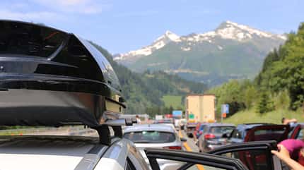 Stau auf der Autobahn in der Schweiz