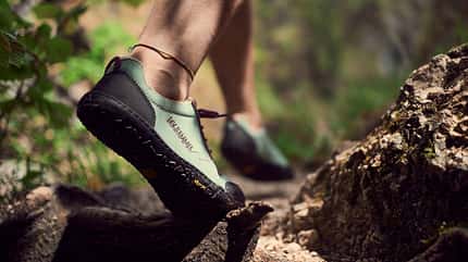 Green Issue: Die bayerische Schuhmarke Doghammer setzt auf ungewöhnliche Stoffe wie Kork und Wolle alter Schafrassen. Green Issue: Die bayerische Schuhmarke Doghammer setzt auf ungewöhnliche Stoffe wie Kork und Wolle alter Schafrassen.