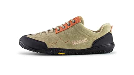 Green Issue: Die bayerische Schuhmarke Doghammer setzt auf ungewöhnliche Stoffe wie Kork und Wolle alter Schafrassen. Green Issue: Die bayerische Schuhmarke Doghammer setzt auf ungewöhnliche Stoffe wie Kork und Wolle alter Schafrassen.