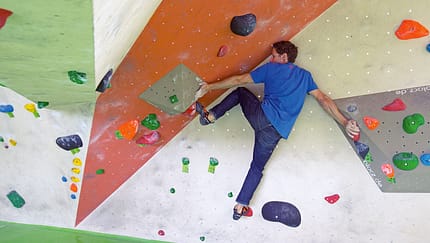 KL Frieder Warth bouldert im Dynochrom Frankfurt