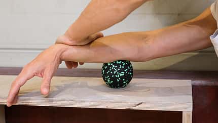 kl-massage-regeneration-unterarm-massage-klettern-kugel (jpg)