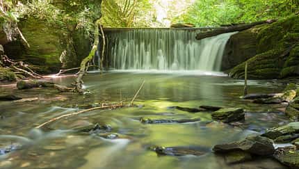 od-2016-hunsrueck-Wanderer-im-Baybachtal7-natur Traumschleife Baybachklamm (jpg)