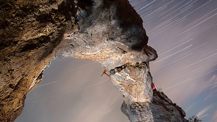 kl-klettern-bosnien-herzegovina-Peter-Schwamberger-klettert-Zivjeli-7c-im-Klettergebiet-Kameni-Most-c-Sebastian-Wahlhuetter (jpg)