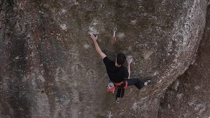Philipp Gassner klettert Action directe (11) im Frankenjura