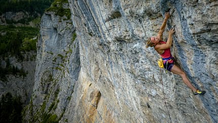 Solveig Korherr klettert La Cabane du Canada 9a in Rawyl