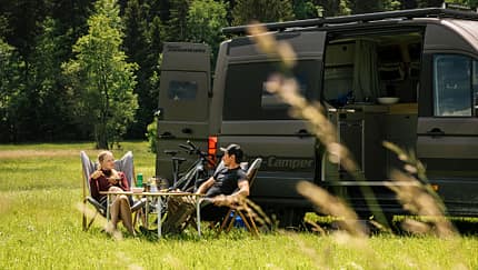 Camping im Sommer mit dem Wohnmobil