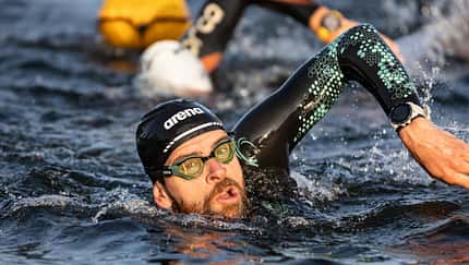 Jonas Deichmann Challenge120 Schwimmen