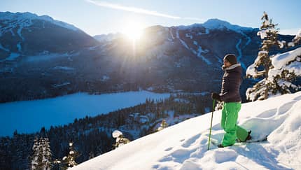 Winterwandern - Winterjacke Schneeschuhwandern - Schneeschuhe - Berge