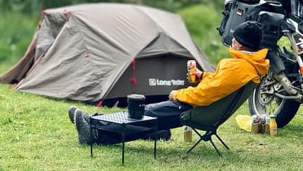 Lasse Light Chair und der Backpacker Table von Snowline Camping