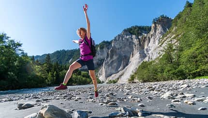 Wandern in der Rheinschlucht in der Schweiz