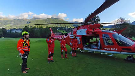 Bergrettung per Helikopter / Hubschrauber in den Alpen