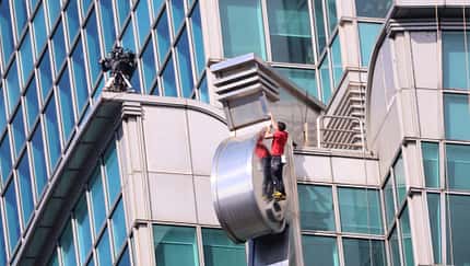 American Climber Alex Honnold Climbs Taipei 101 Building