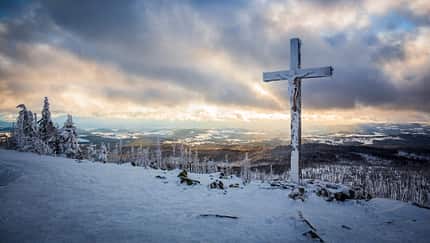 Gipfelkreuz Lusen im Bayerischen Wald im Winter Gipfelkreuz Lusen im Bayerischen Wald im Winter