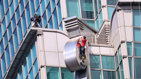 American Climber Alex Honnold Climbs Taipei 101 Building