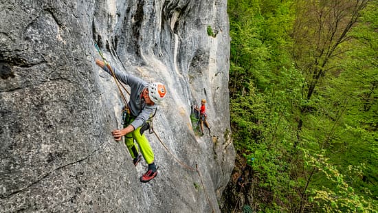Wir ­ stellen euch die schönsten Felsen für entspannte Klettertage in Deutschland vor.