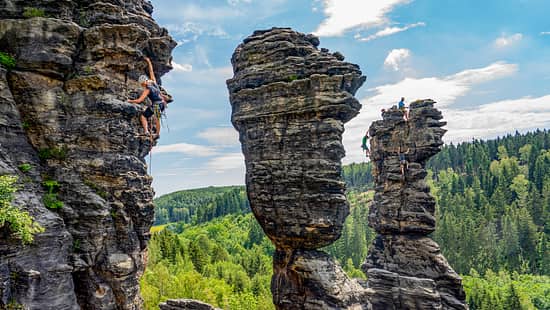 Wir ­ stellen euch die schönsten Felsen für entspannte Klettertage in Deutschland vor.
