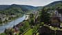 Neckarsteig Weitwanderweg Mehrtagestour Wanderung Mai Baden-Württemberg Hessen Odenwald Neckartal Schloss Hirschhorn Blick auf die Stadt und den Neckar vierte Etappe