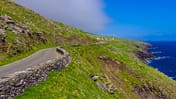 OD 2018 Irland Roadtrip Grüne Insel Nordeuropa Straße Auto Wiese Meer Klippen