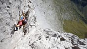Babsi Zangerl klettert Kampfzone (8b+, 5 SL) im Rätikon