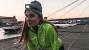 Joggerin - Hafen - Stadt - Stirnlampe