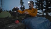 Trekking mit Zelt, Schlafsack und Kocher