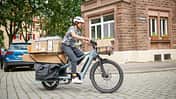 E-Lastenrad I Test I Decathlon Btwin Elops I Fahrbild mit Paketen
