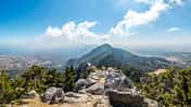 Nordzypern Türkei türkisch Insel Aussicht Urlaub Sonne Sommer Aussicht vom Voufavento Castle auf das Kyrenia-Gebirge
