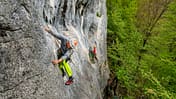 Wir ­ stellen euch die schönsten Felsen für entspannte Klettertage in Deutschland vor.