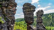 Wir ­ stellen euch die schönsten Felsen für entspannte Klettertage in Deutschland vor.