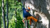 Wir ­ stellen euch die schönsten Felsen für entspannte Klettertage in Deutschland vor.