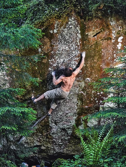 Fred Nicole bouldert im Murgtal