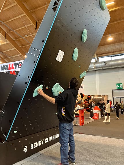 Vertical Pro Messe für Kletterhallen und Griffe Vertical Pro Messe für Kletterhallen und Griffe
