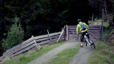 Mit den Mountainbikern Alex Mattsson und Armin Belly durch die Fjorde von Sunnmøre Mit den Mountainbikern Alex Mattsson und Armin Belly durch die Fjorde von Sunnmøre